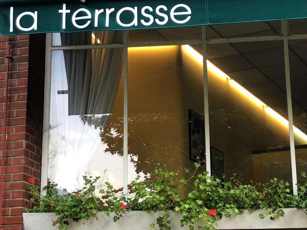 Logis Terrasse Hôtel Lisieux Buitenkant foto