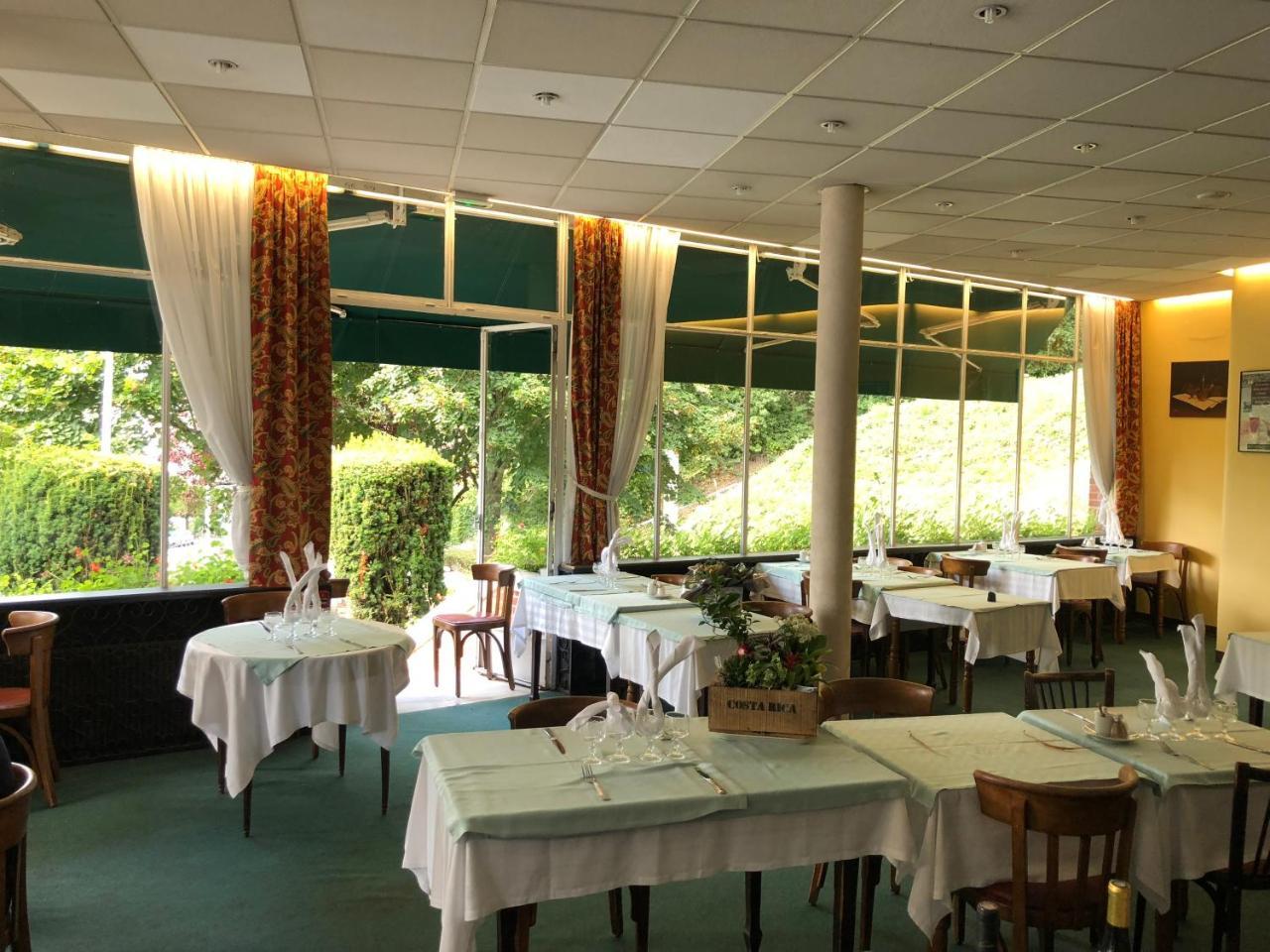 Logis Terrasse Hôtel Lisieux Buitenkant foto